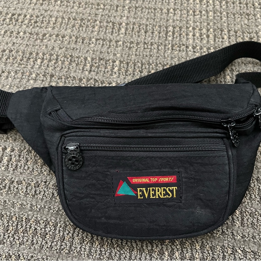 The Everest Fanny pack